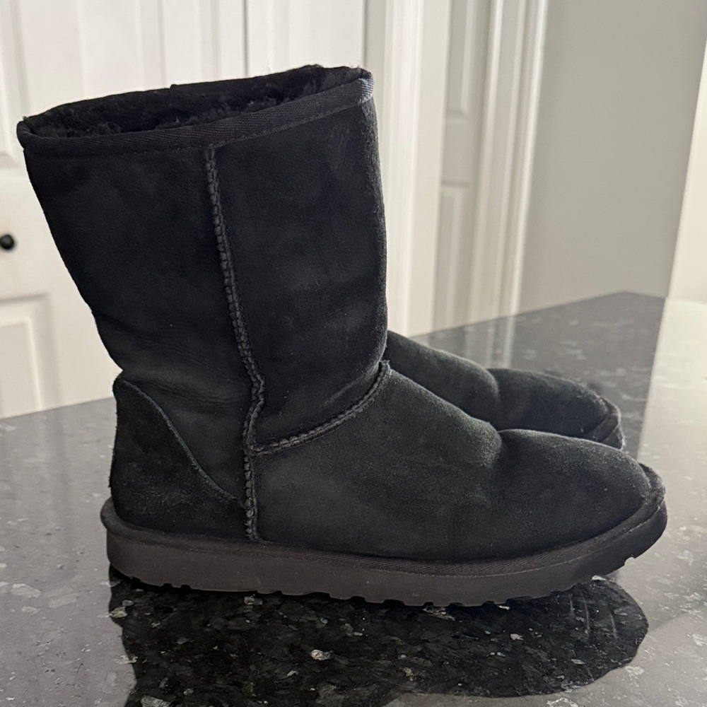Black Ugg Boots - Short